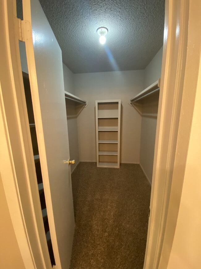 Building Photo - Newly Updated 2 Story Duplex