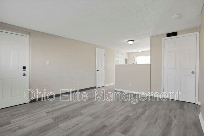 Building Photo - 3605 Cushing Dr