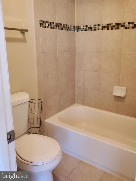 Building Photo - 800 Larkspur Ct