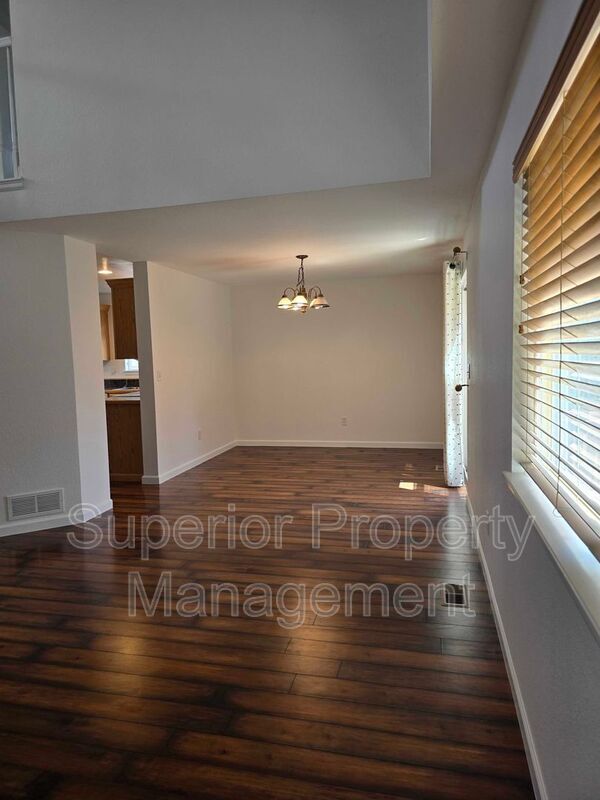 Building Photo - 521 Kim Dr