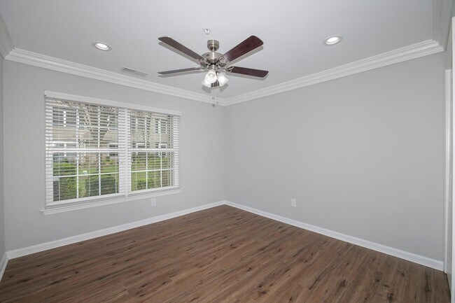 Building Photo - 2200 Dolphin Ln