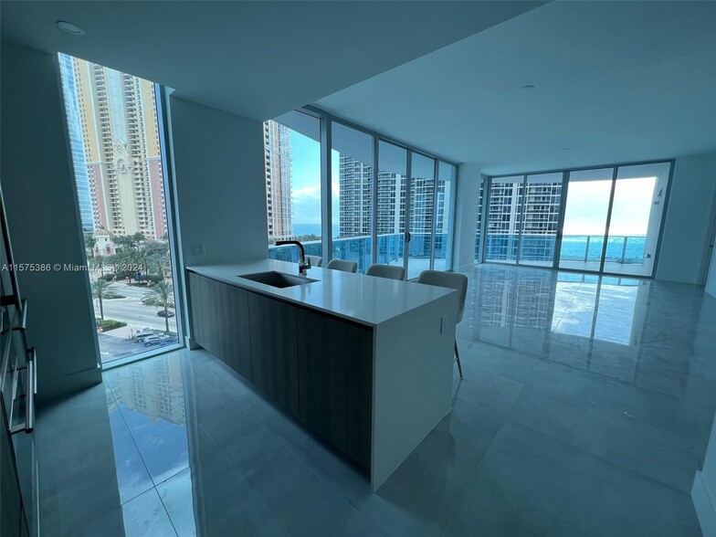 Building Photo - 400 Sunny Isles Blvd