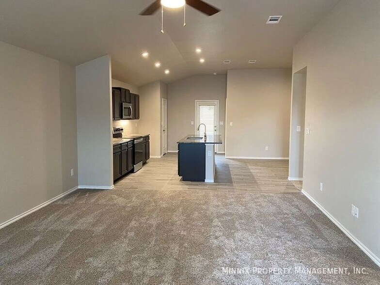 Building Photo - 1217 E 89th St