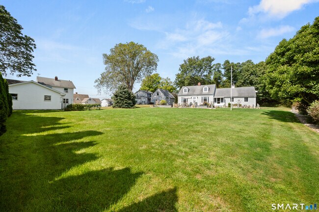 Building Photo - 10 Hilltop Rd