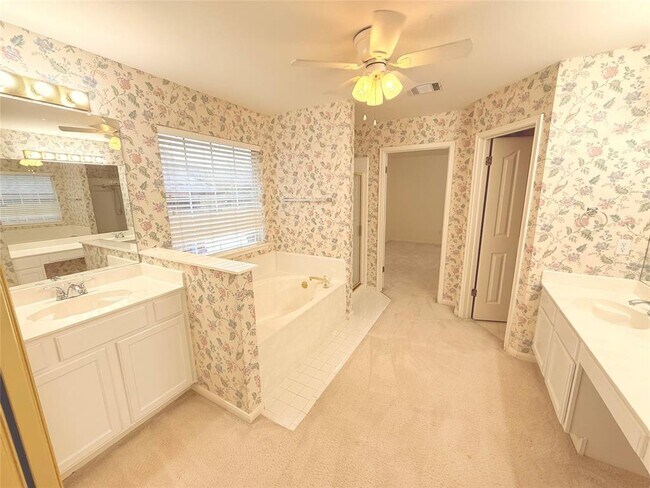 Building Photo - 2438 Falcon Dr