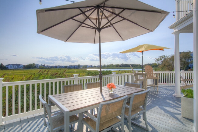 Building Photo - 30 Columbus Dr