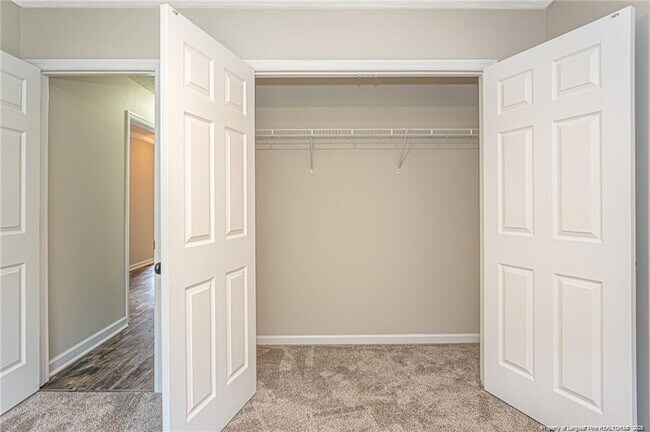 Building Photo - 402 Roundtree Dr