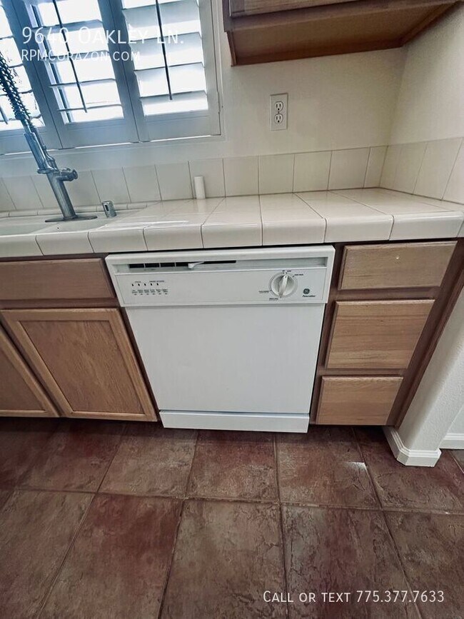 Building Photo - 9640 Oakley Ln