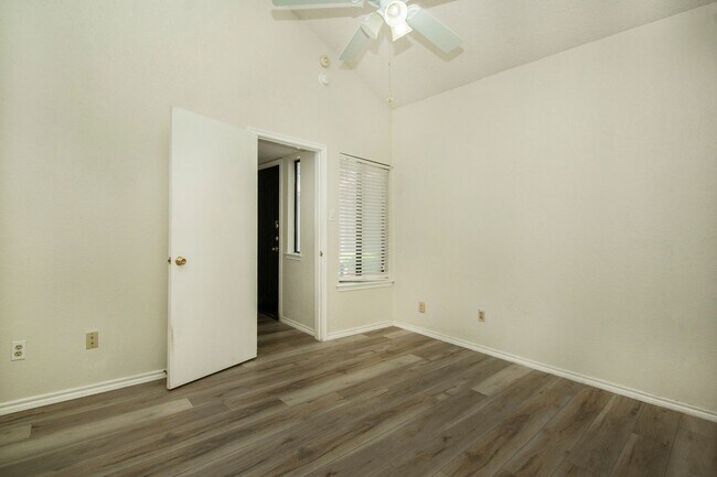 Building Photo - 4242 N Capistrano Dr