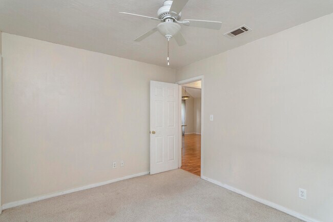 Building Photo - 2713 Willow Grove Ln