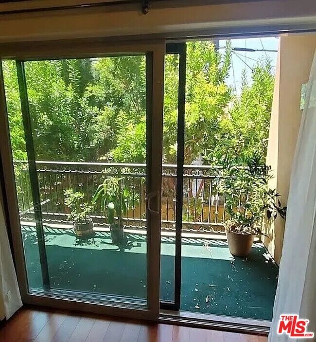 Building Photo - 1135 S Shenandoah St