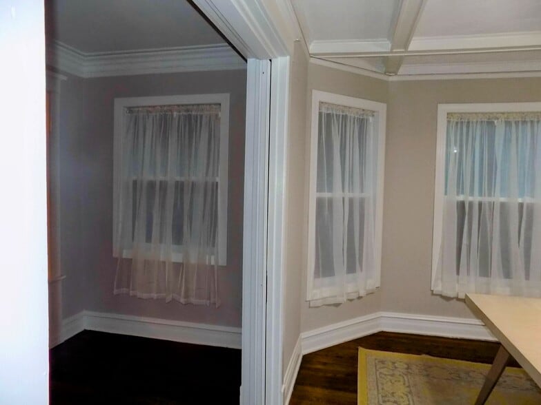 Building Photo - 434 N Pine Ave