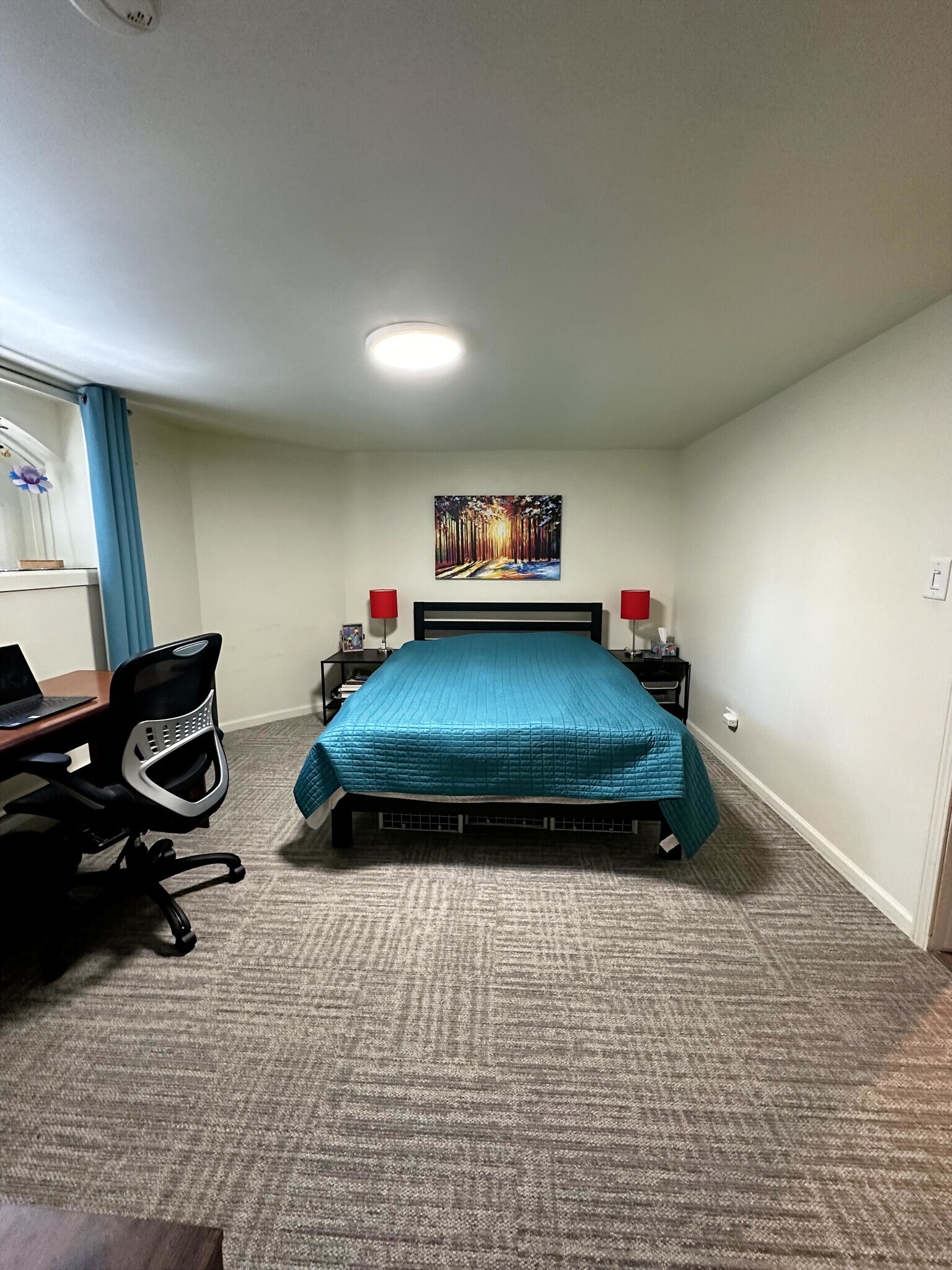 Master BR - 5940 N Bernard St