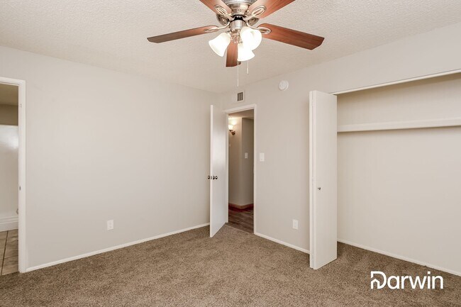 Building Photo - 1815 W Charleston Ave