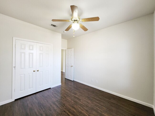 Building Photo - 1503 Cedar Park Dr