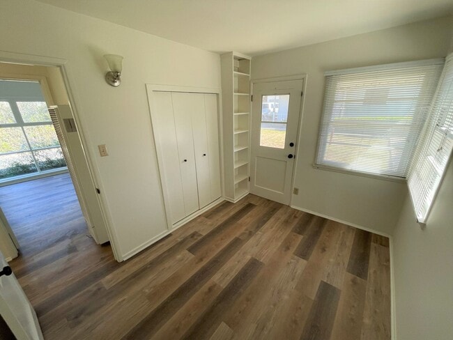 Building Photo - 222