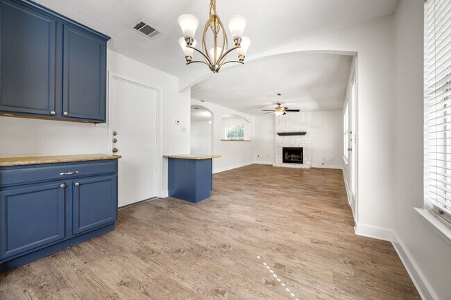 Building Photo - Charming Family Home in Highly Sought-Afte...