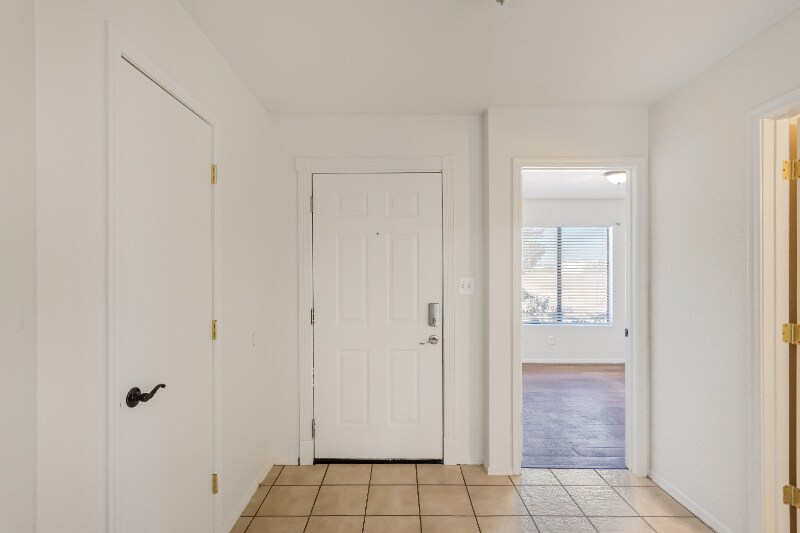 Building Photo - 4147 Calle Barona