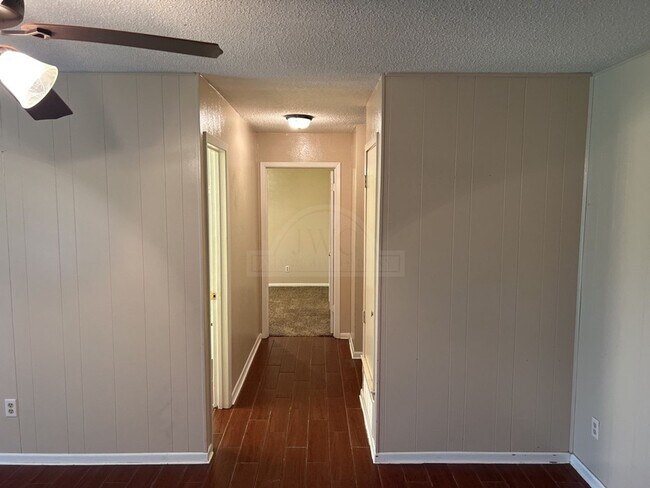 Building Photo - 1013 Kathey Dr