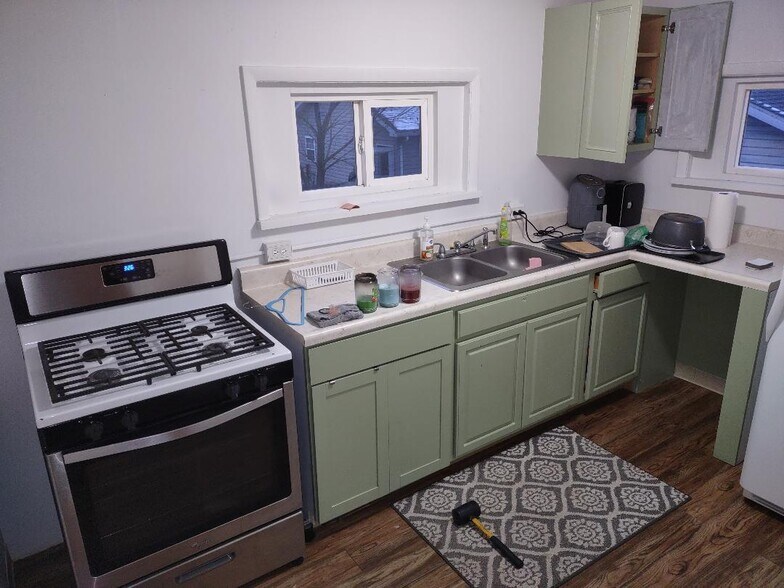 Building Photo - 859 Stewart St