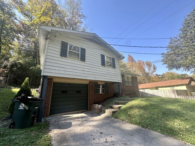 Building Photo - 1763 Whiteoak Rd