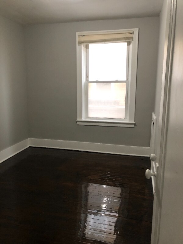 Building Photo - 15395 Linwood St