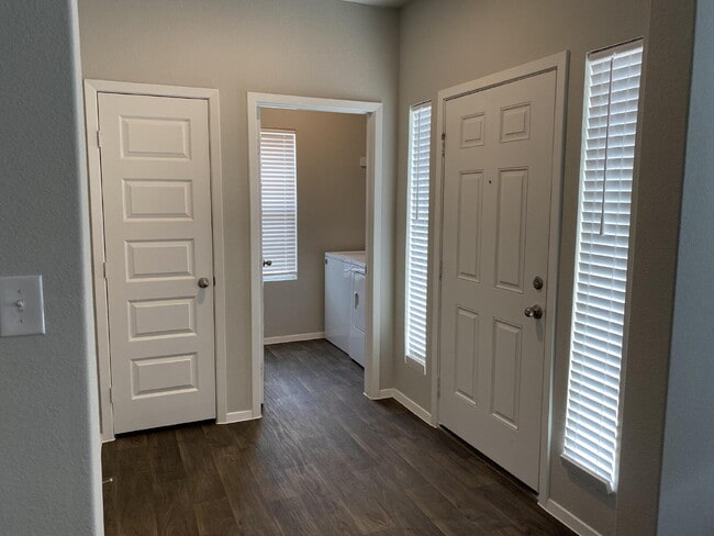 Building Photo - "Charming 2-Bed, 2-Bath Retreat with 1,327 Sq Ft of Comfort in Elgin, TX!"