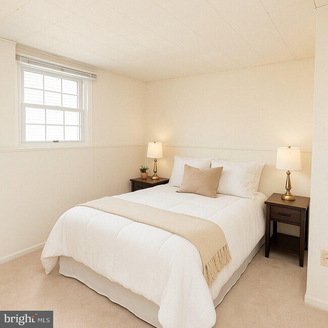 Building Photo - 1803 E Beech Rd