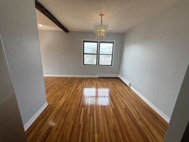 Building Photo - 4 Sayles St