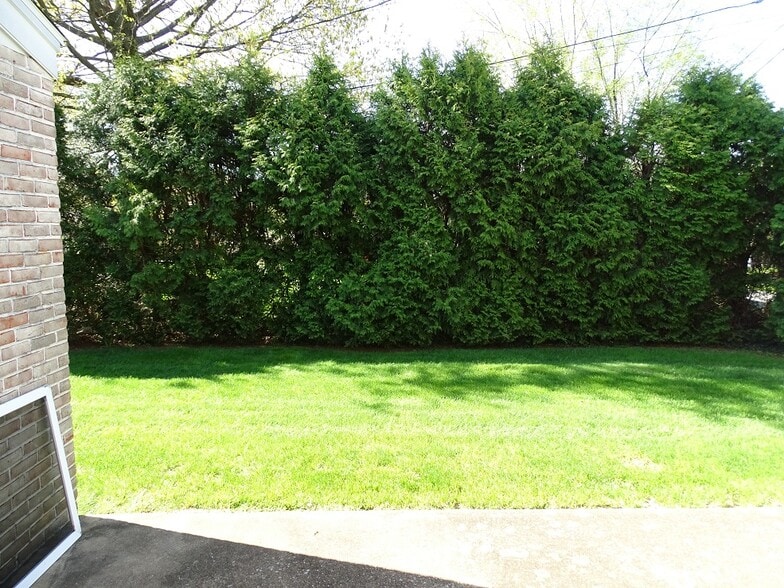 Building Photo - 112 Garden Ave