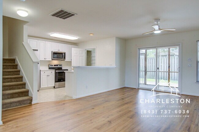 Building Photo - 2425 Scholar Ln