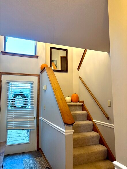 Building Photo - 8254 Beehive Cir