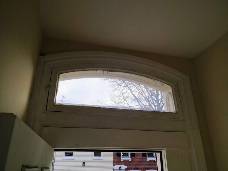 Building Photo - 653 Chain St