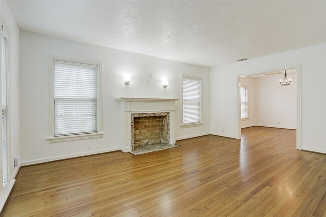 Building Photo - 3514 Plumb St