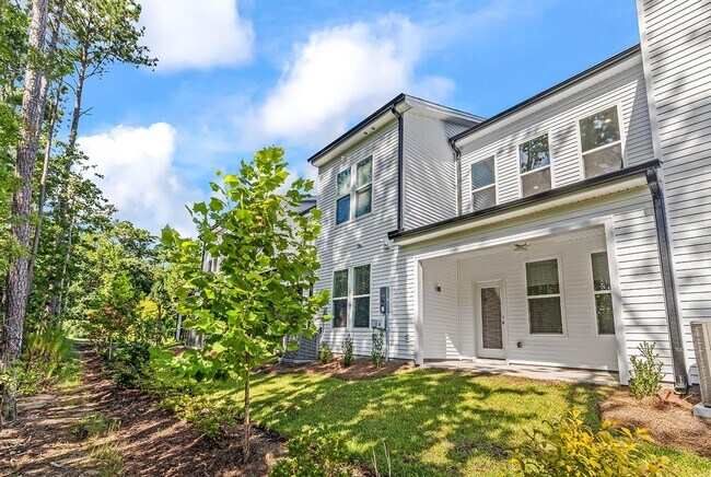 Building Photo - 408 Ireland Way