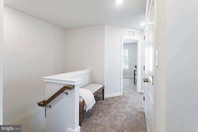 Building Photo - 2487 Avesta Pl