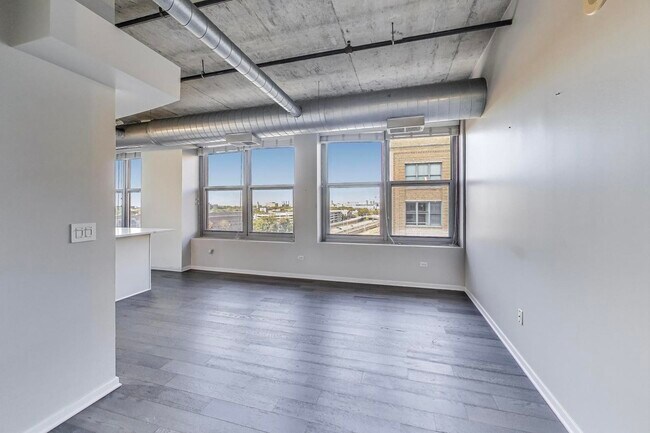 Building Photo - 933 W Van Buren St