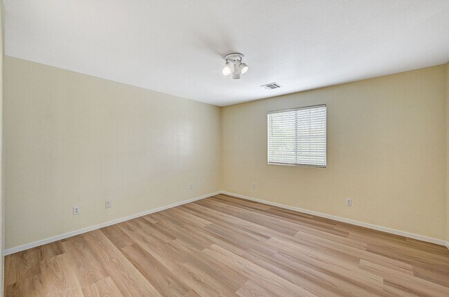 Building Photo - Southern Terrace Single Family Home
