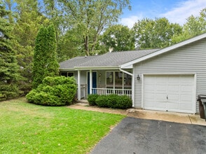 Building Photo - 663 High St