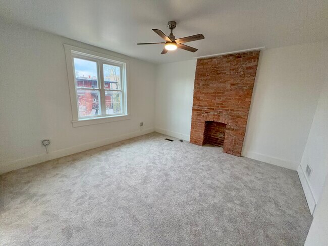 Building Photo - 226 Gross St