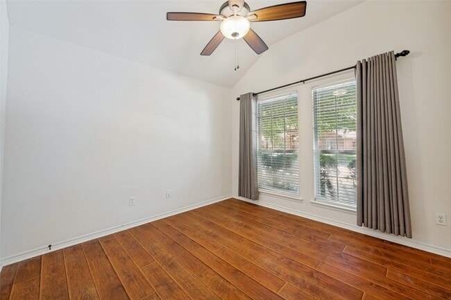 Building Photo - 1615 Bur Oak Dr