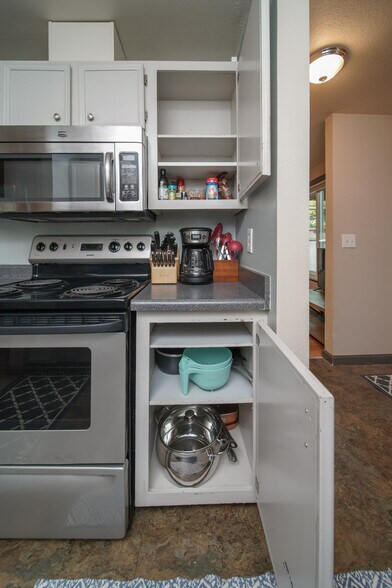 Building Photo - 312 S Nebraska St