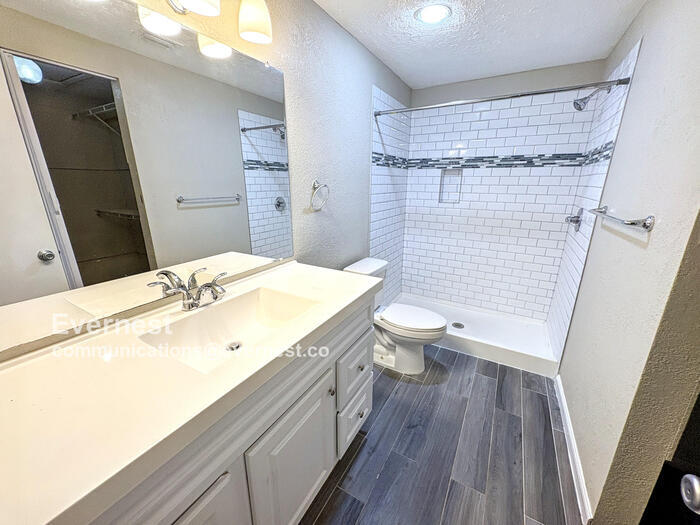 Building Photo - 16005 Ranchita Ct