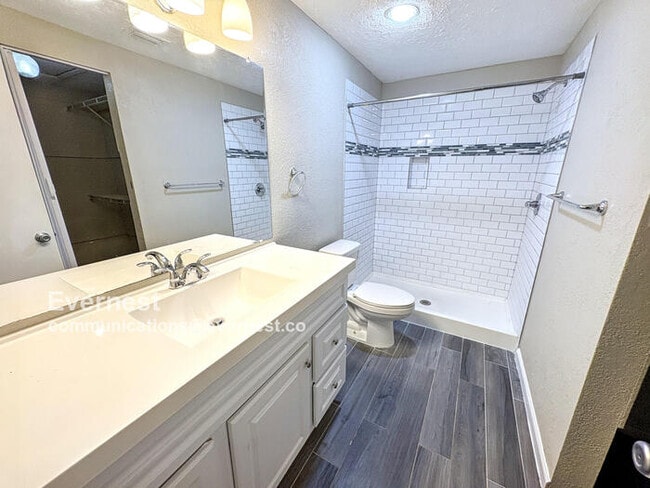 Building Photo - 16005 Ranchita Ct