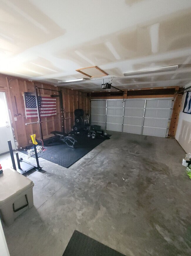 Building Photo - Spacious, Four Bedroom Townhouse With a View!