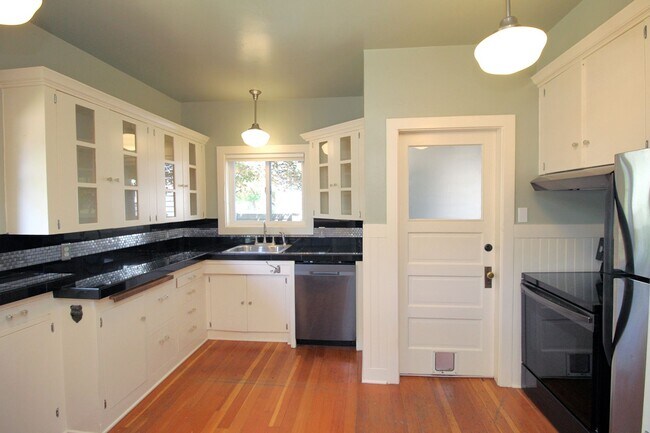 Building Photo - 3412 NE 59th Ave