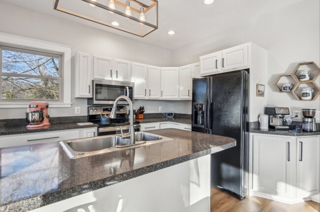 Building Photo - 4922 Lerch Dr