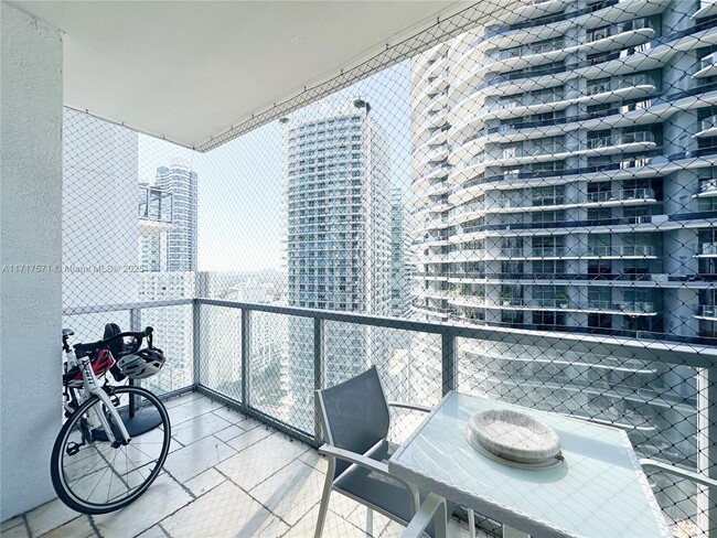 Building Photo - 1050 Brickell Ave