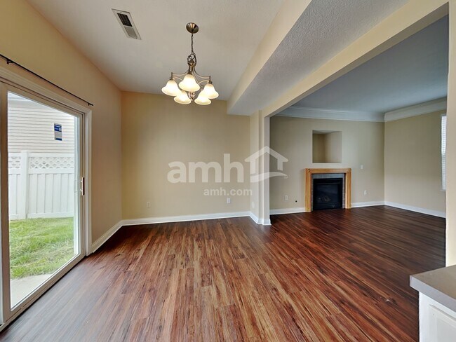 Building Photo - 7233 Hillmont Dr