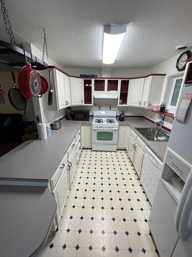 FURNISHED KENAI APARTMENT 5296 Kenai Spur Hwy Kenai AK 99611 Apartment Finder